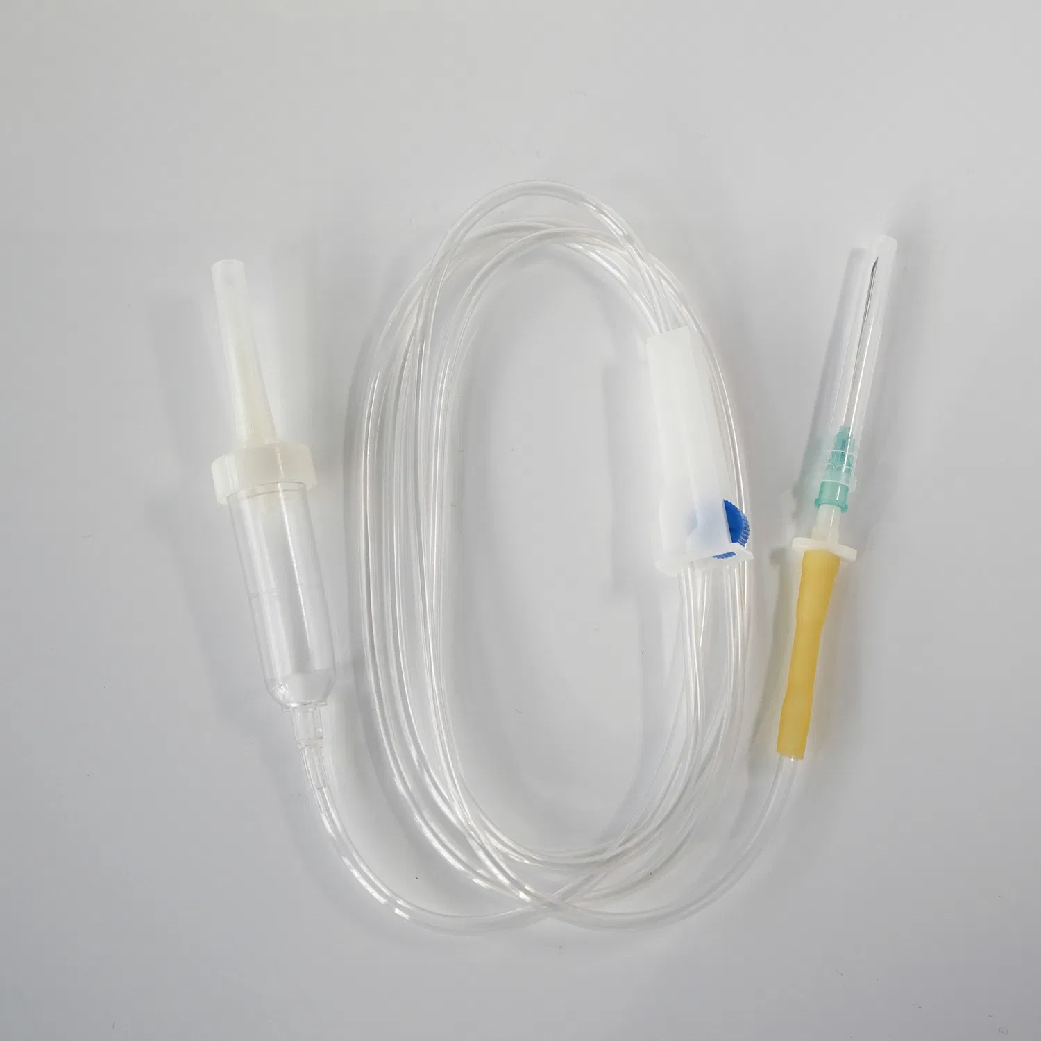 Juego de infusión médica estéril desechable con aguja