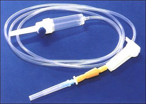 Proveedor chino juego de infusión IV desechable con pico de metal, suero, filtro de precisión para venas, sangre, set médico de infusión IV