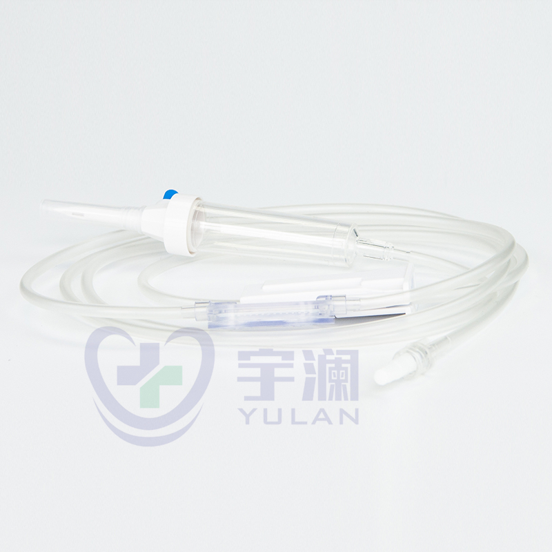 Juego de infusión intravenosa desechable con filtro de precisión