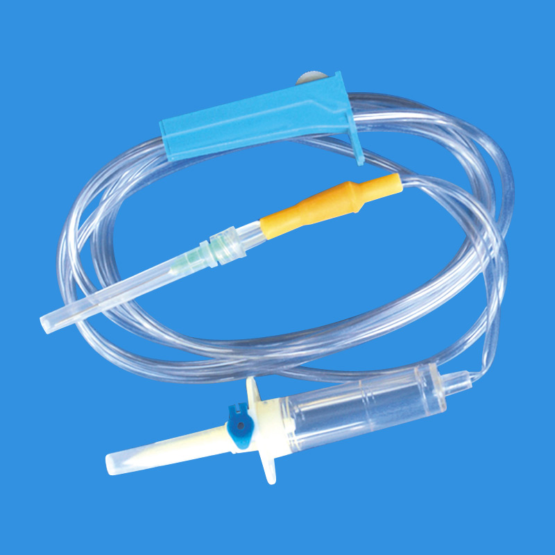 Proveedor chino juego de infusión IV desechable con pico de metal, suero, filtro de precisión para venas, sangre, set médico de infusión IV