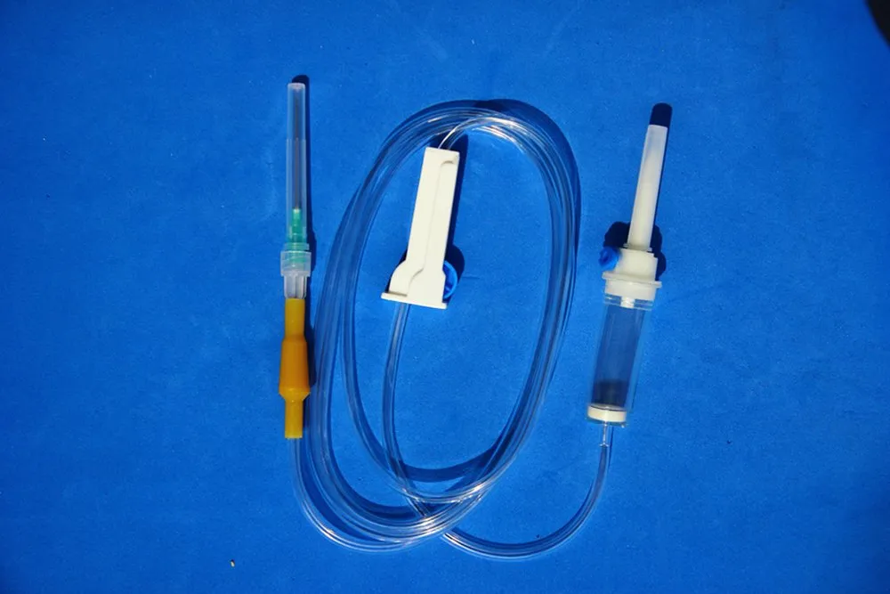 Tubo de extensión con regulador de flujo, juego de infusión con regulador de flujo, juego de IV desechable