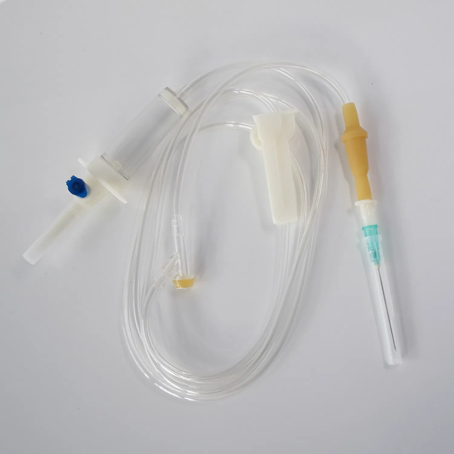 Juego de infusión médica estéril desechable con aguja