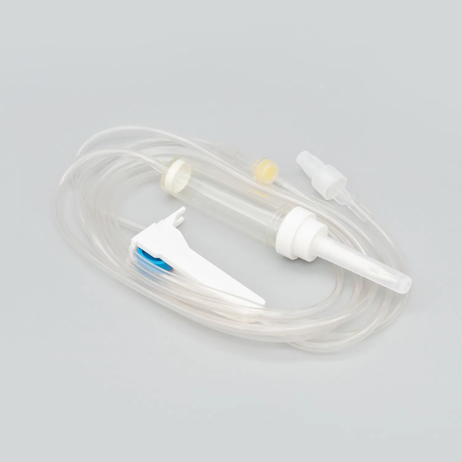 Juego de infusión desechable médico con aguja, cámara de goteo con filtro y conector en Y