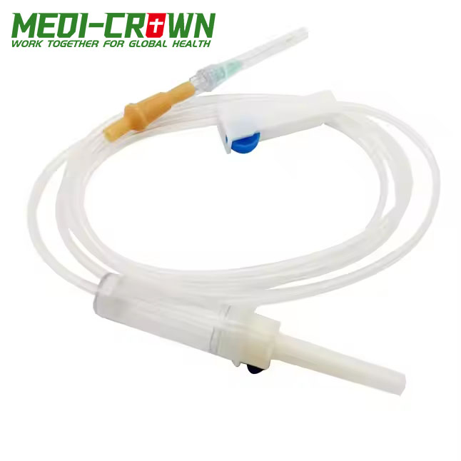 Juego de infusión IV desechable médico a bajo precio con filtro
