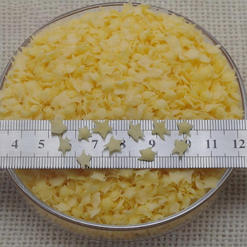 Factory direct supply of yellow breadcrumbs, commercial bulk packaging, for coating golden and crispy fried chicken cutlets (Panko)