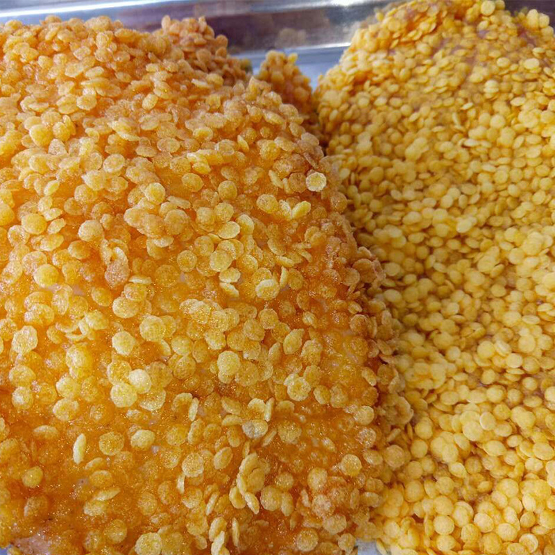 Factory direct supply of yellow breadcrumbs, commercial bulk packaging, for coating golden and crispy fried chicken cutlets (Panko)