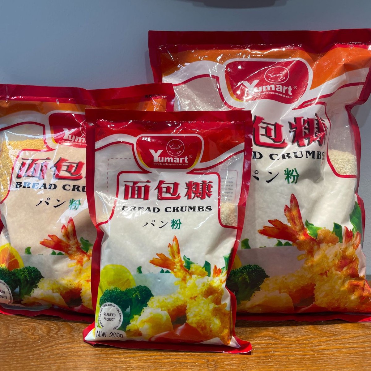 Large bag of yellow breadcrumbs, 10kg, for crispy coating, commercial use, crescent-shaped and star-shaped for fried chicken.