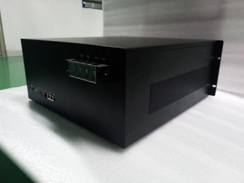 Batería de litio recargable portátil solar de almacenamiento de energía gris negro/rojo de larga duración para sistema cuboide