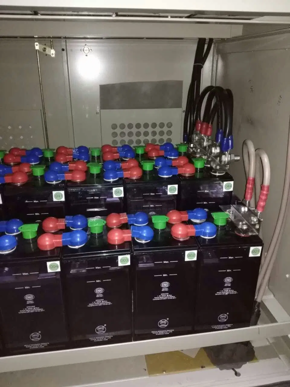 Detalle de instalación de batería Kpl200 Ni-CD