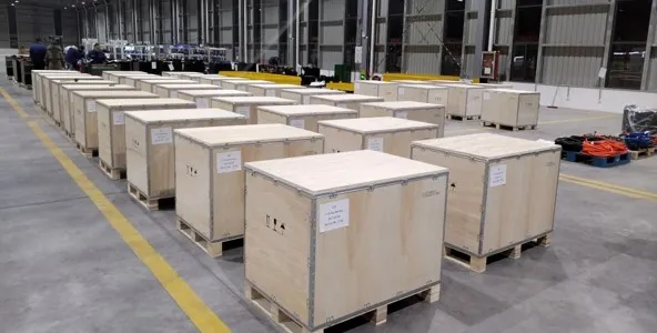 Protección en cajas de madera para transporte marítimo