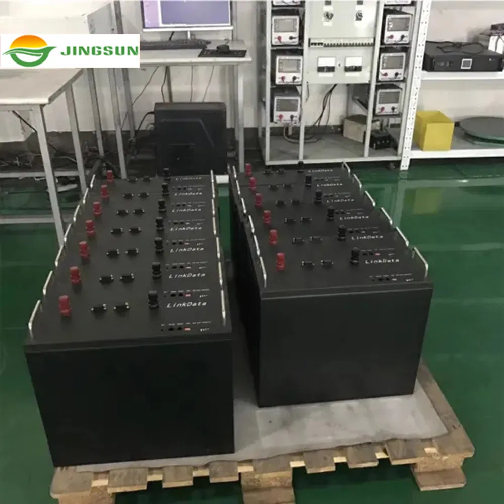 Batería de litio recargable portátil solar de almacenamiento de energía gris negro/rojo de larga duración para sistema cuboide