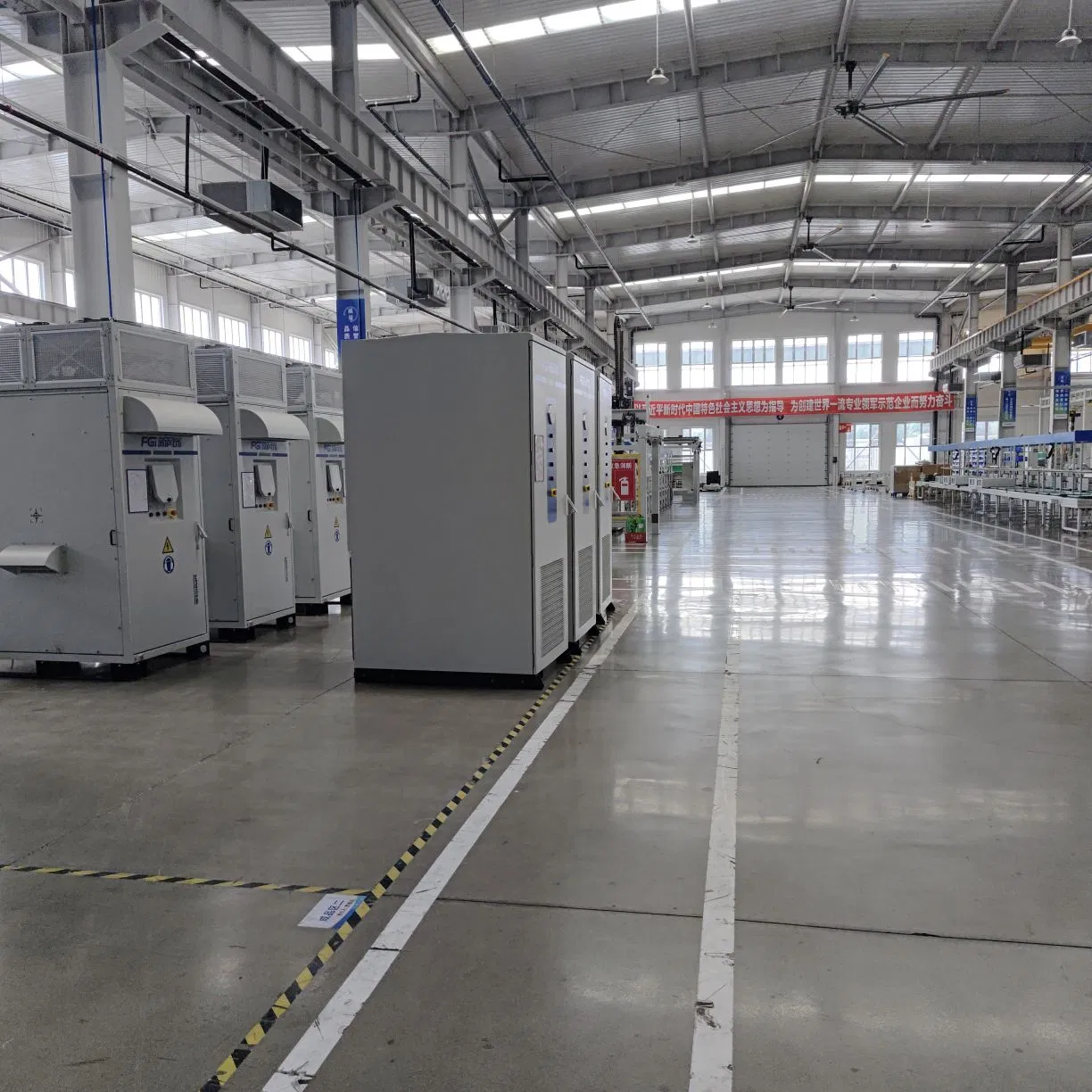 Almacenamiento de Baterías Comerciales Fgi Almacenamiento de Energía Comercial Almacenamiento de Energía Todo en Uno Enfriamiento Líquido LiFePO4 Gestión de Energía Sistema de Baterías Híbrido Solar 125kw/26
