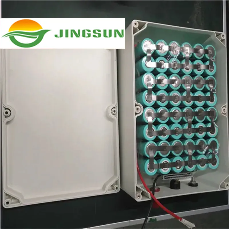 Batería de litio recargable portátil solar de almacenamiento de energía gris negro/rojo de larga duración para sistema cuboide