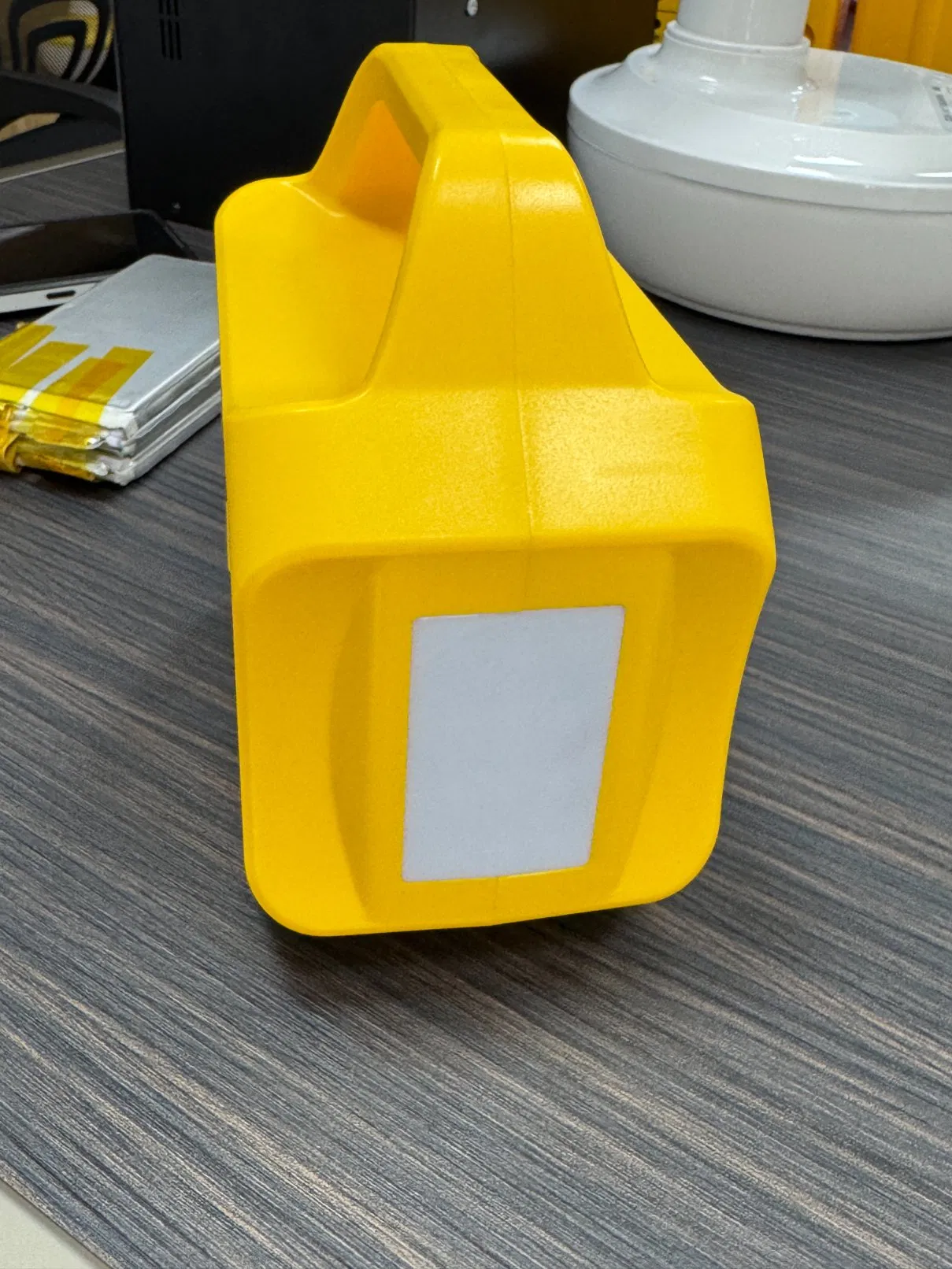 Sistema portátil de dos colores ABS de corriente continua para el hogar con FM, Bluetooth, salida USB tipo C, batería solar fuera de la red LiFePO4 de litio