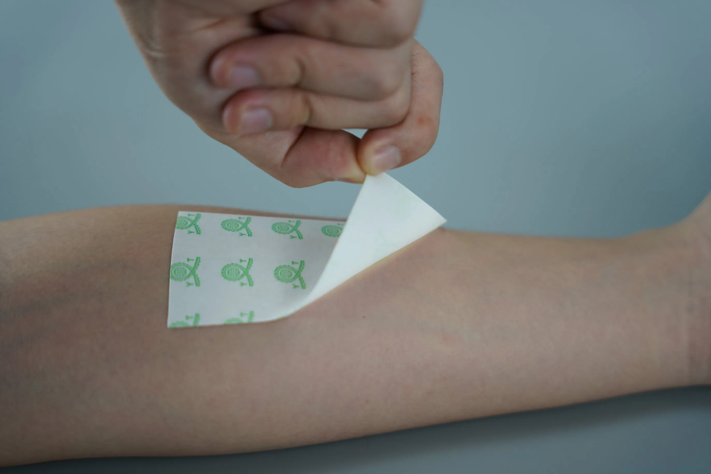 Strong Adhesion Medical Grade Self-Adhesive Non Woven Tissue Medical Tape for Surgical Fixation