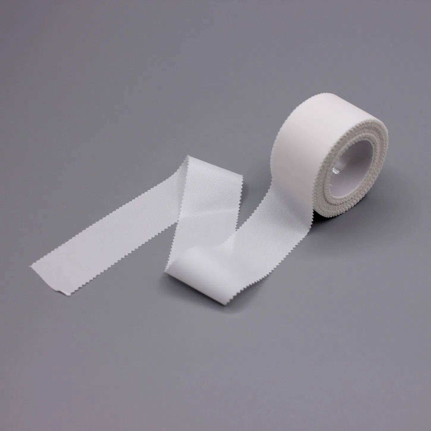 Medical Breathable White/Skin Color Easy Tear Adhesive Hypoallergenic Surgical Silk Tape Roll for Injection Fixation
