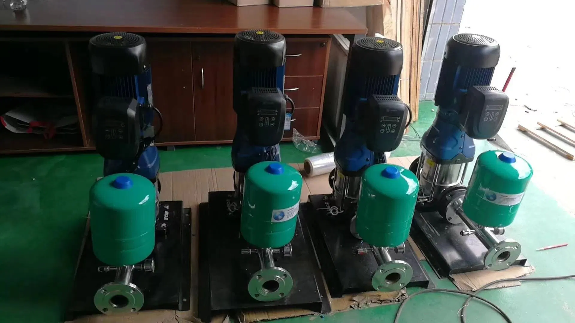 Ausenist VFD Generator Single Phase 12V to 220V 1000W 2000W 3000W AC 12 DC220 Solar Frequency Inverter IP 65 IP54 for Pump