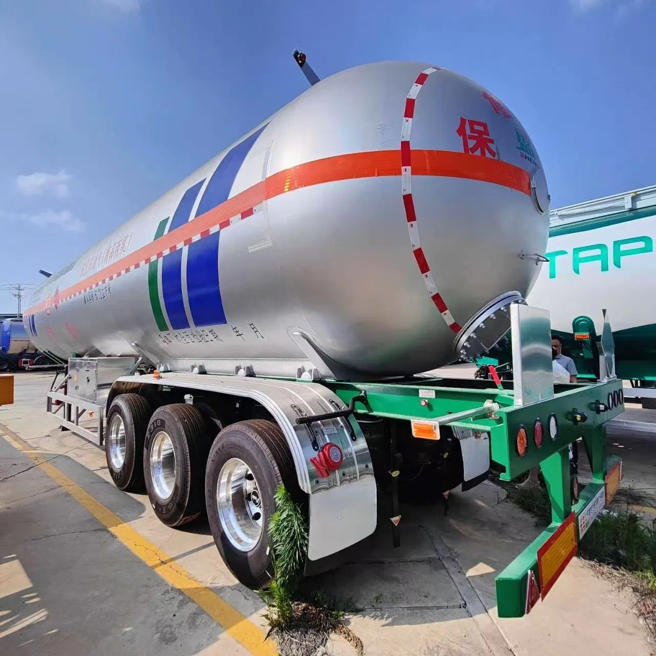 Nice Price Good Quality 3-Axles 45-Cubic-Meter 60-Cubic-Meter LPG Tanker Semi Trailer Fuel Tanker Dangerous Goods Transportation Oil Truck Trailer for Sale