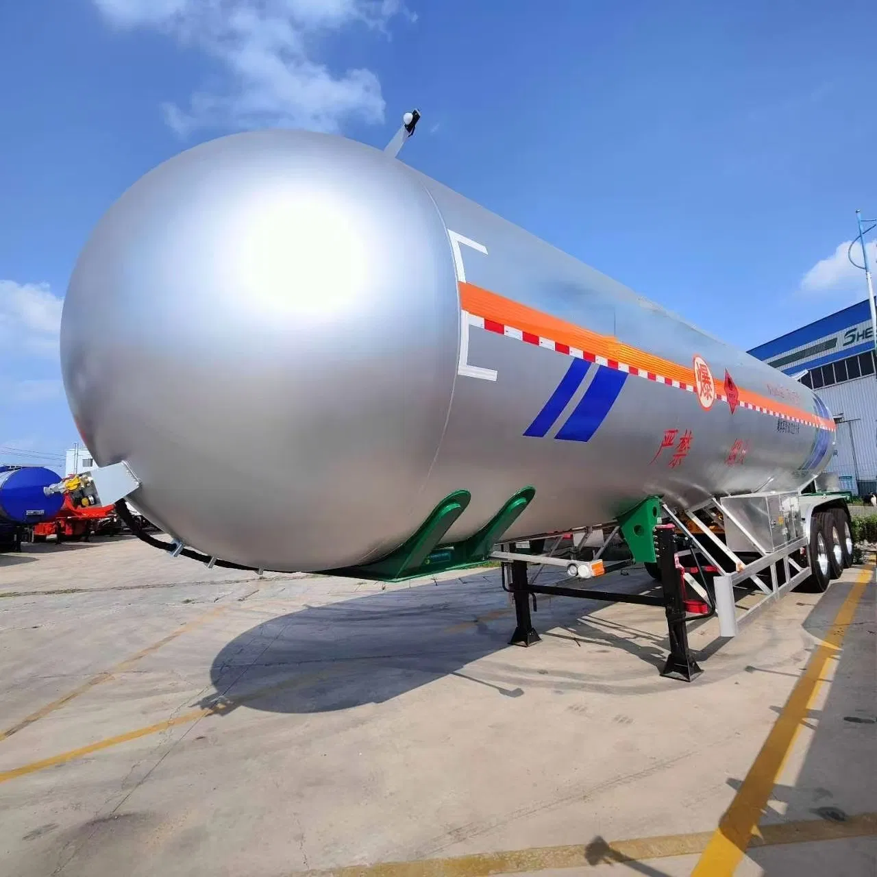 Nice Price Good Quality 3-Axles 45-Cubic-Meter 60-Cubic-Meter LPG Tanker Semi Trailer Fuel Tanker Dangerous Goods Transportation Oil Truck Trailer for Sale