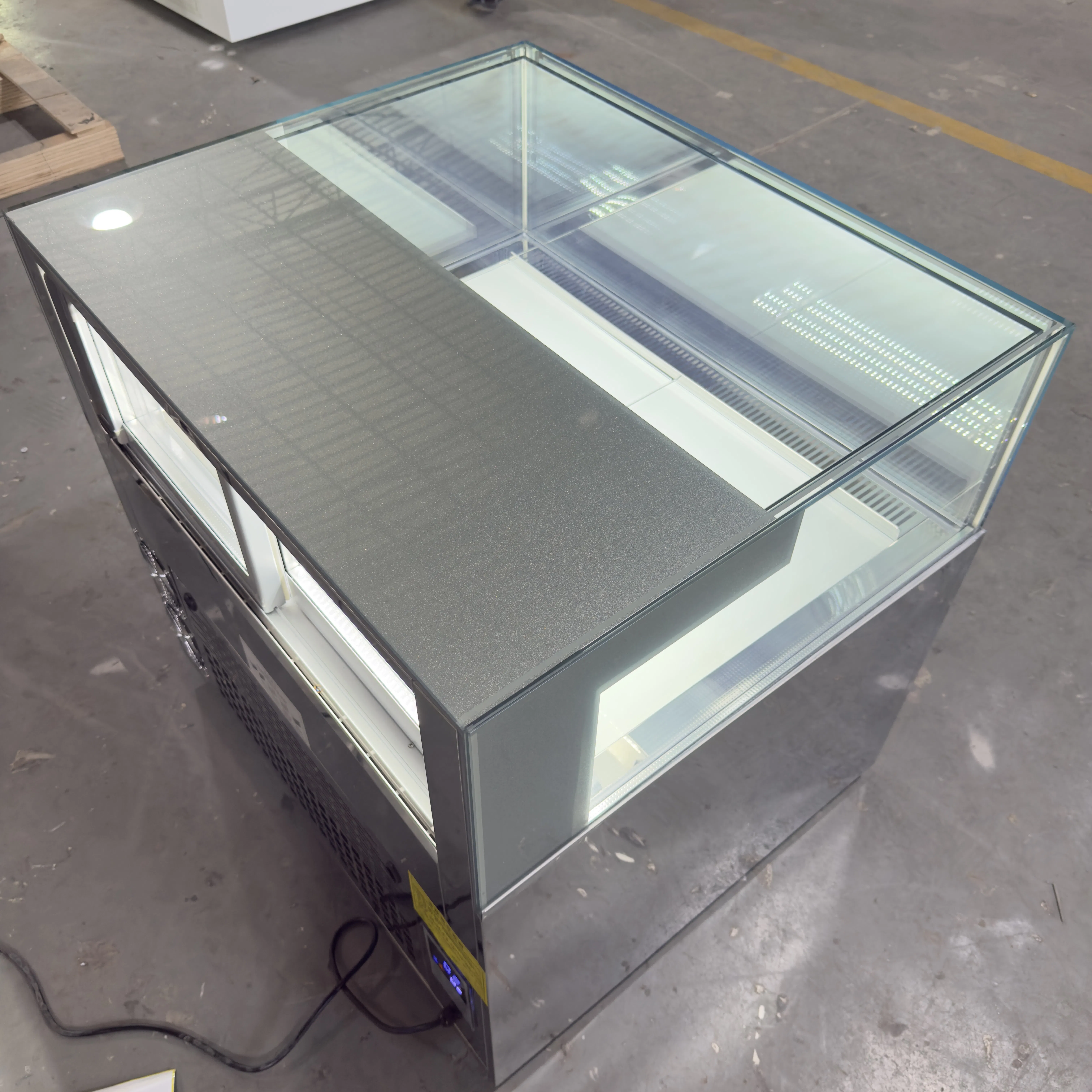 Custom Food Display Solution for Elegant Cake Showcase Cabinet