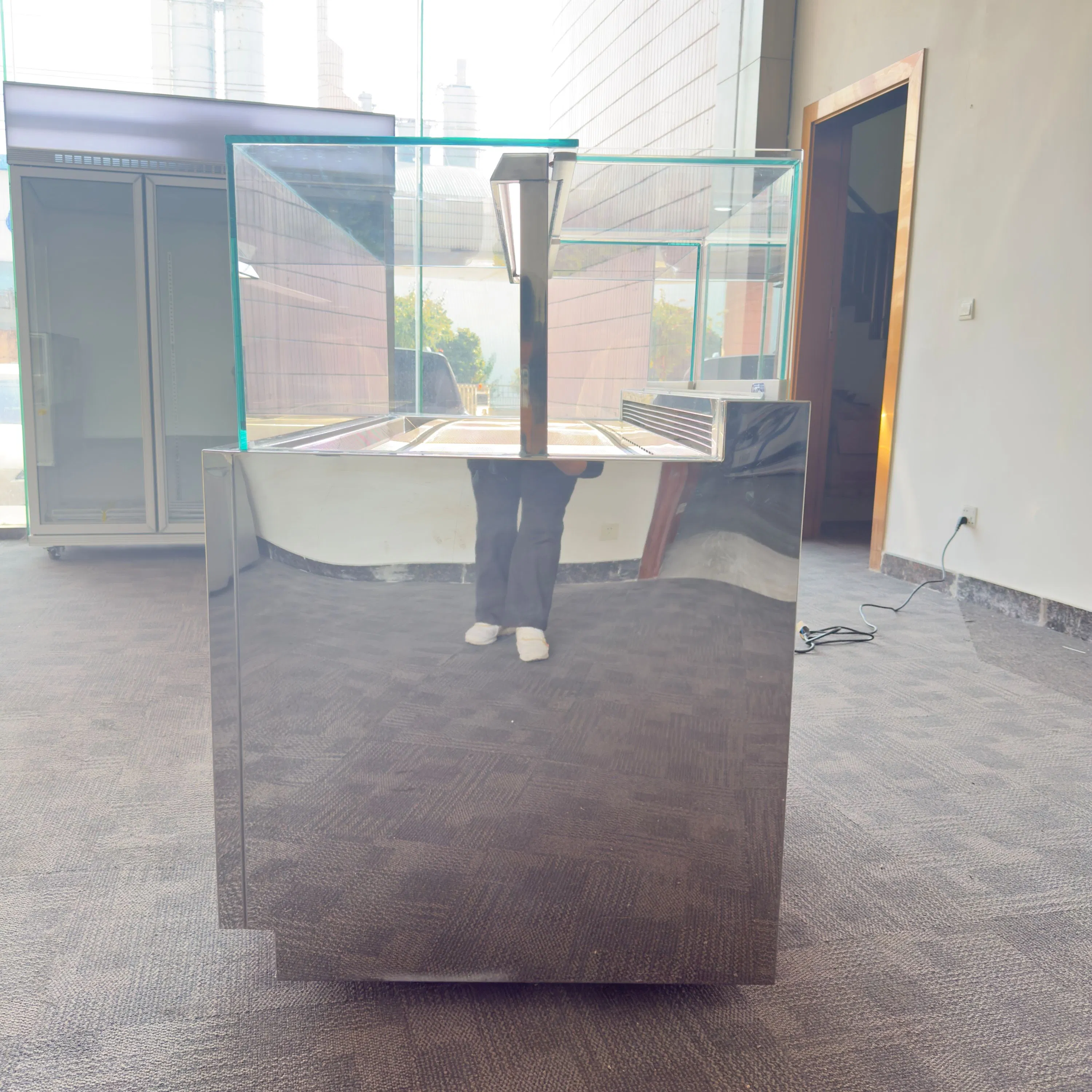 Custom Food Display Solution for Fresh Cakes and Desserts