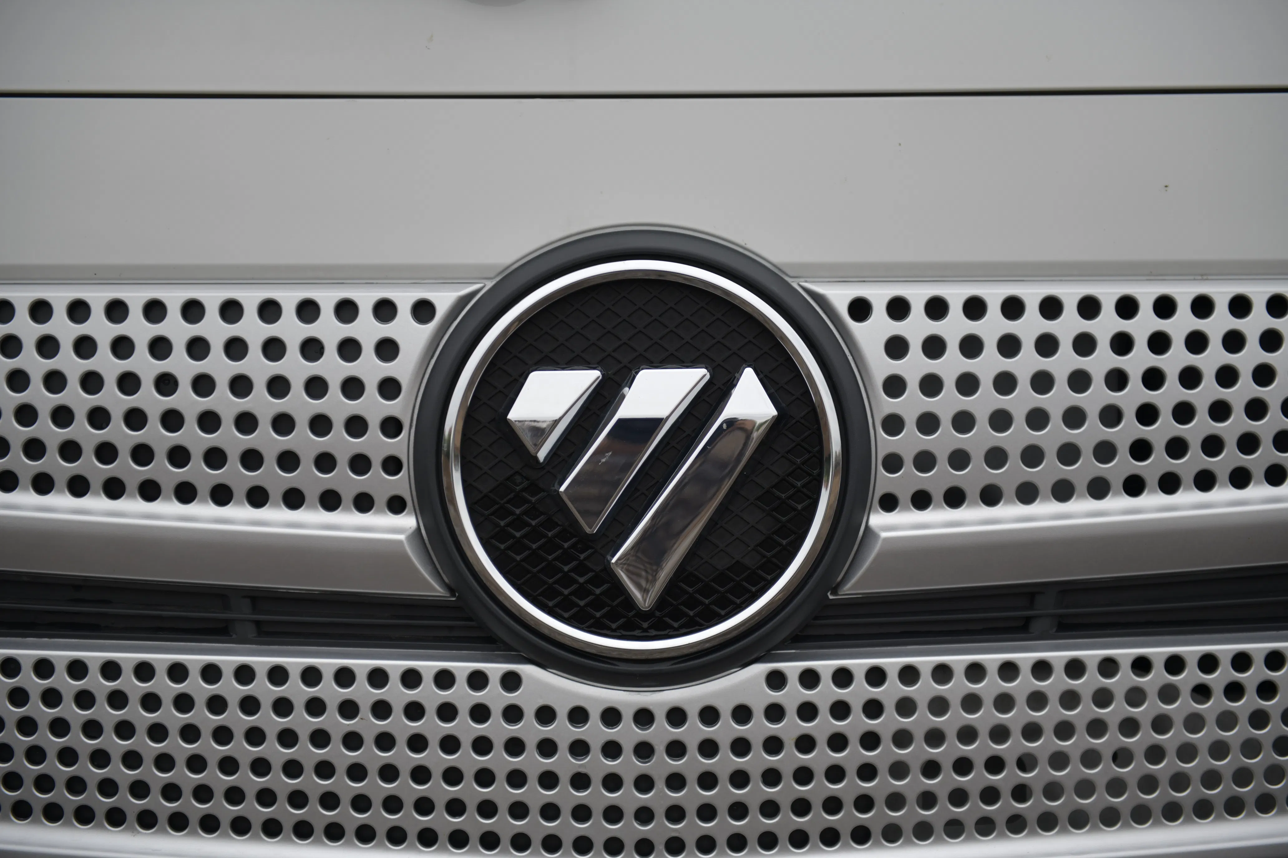 Efficient Cargo Solutions with Aumark S1 Flatbed for Flexibility