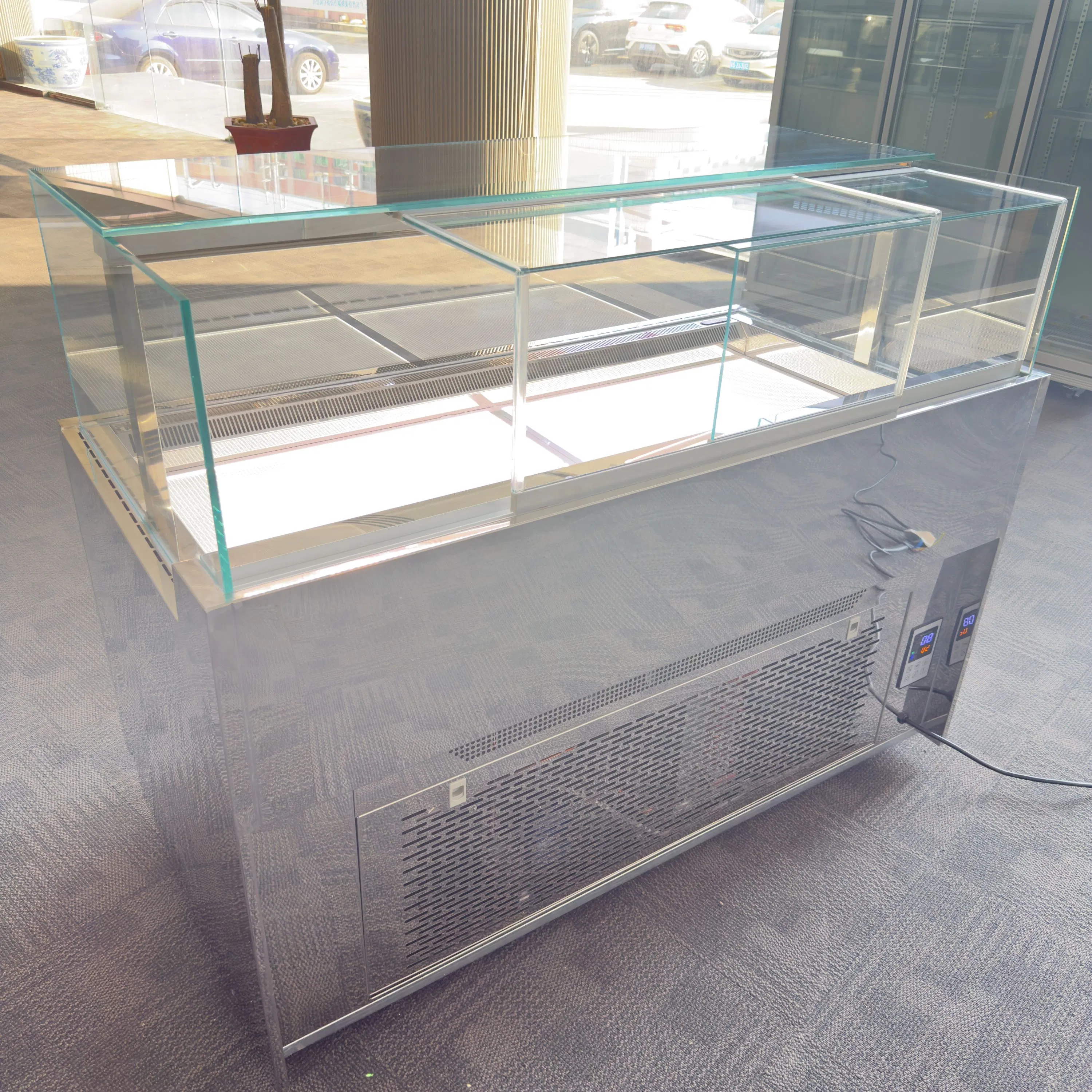 Custom Food Display Solution for Fresh Cakes and Desserts