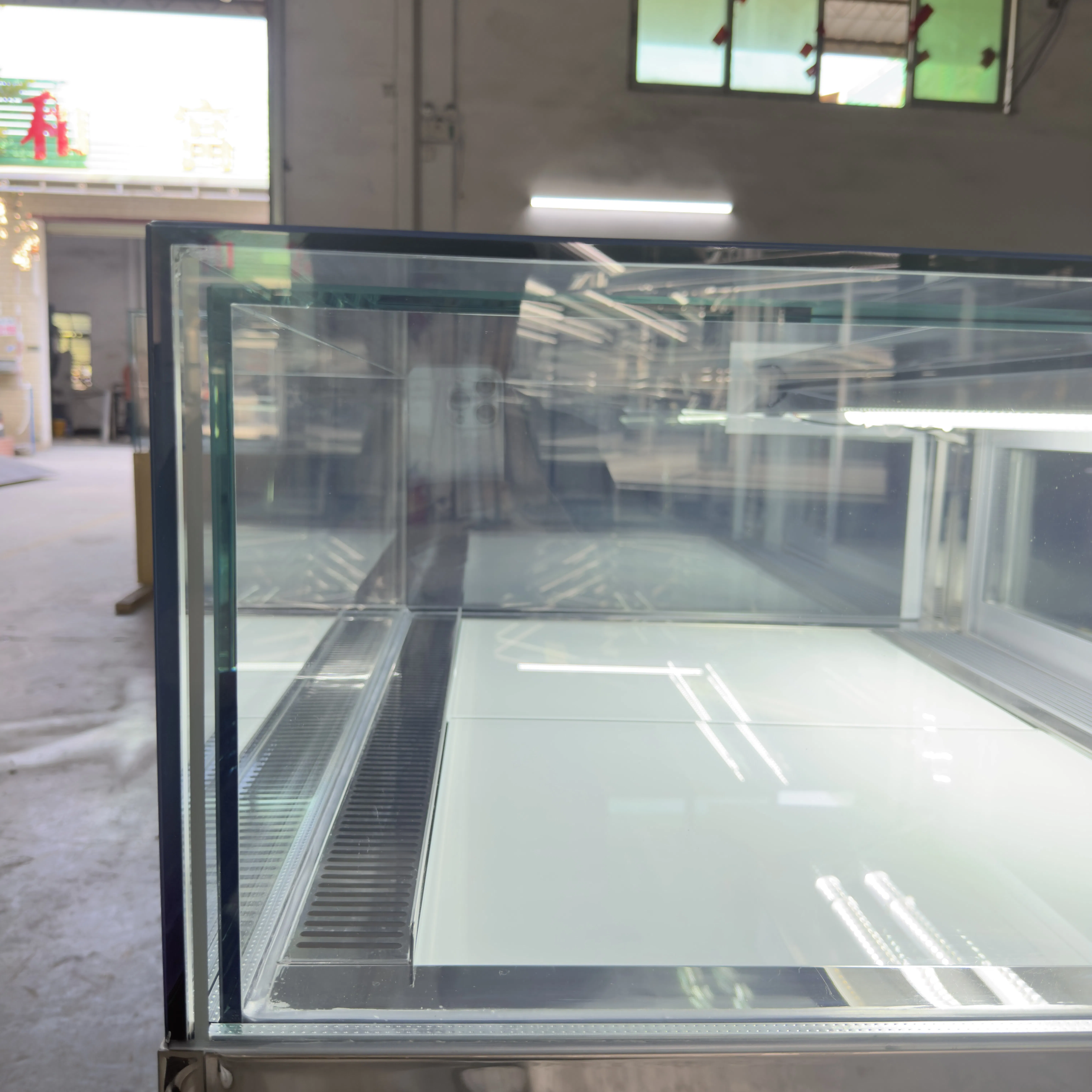 Custom Cake Showcase Solution for Bakery Refrigerated Display Unit