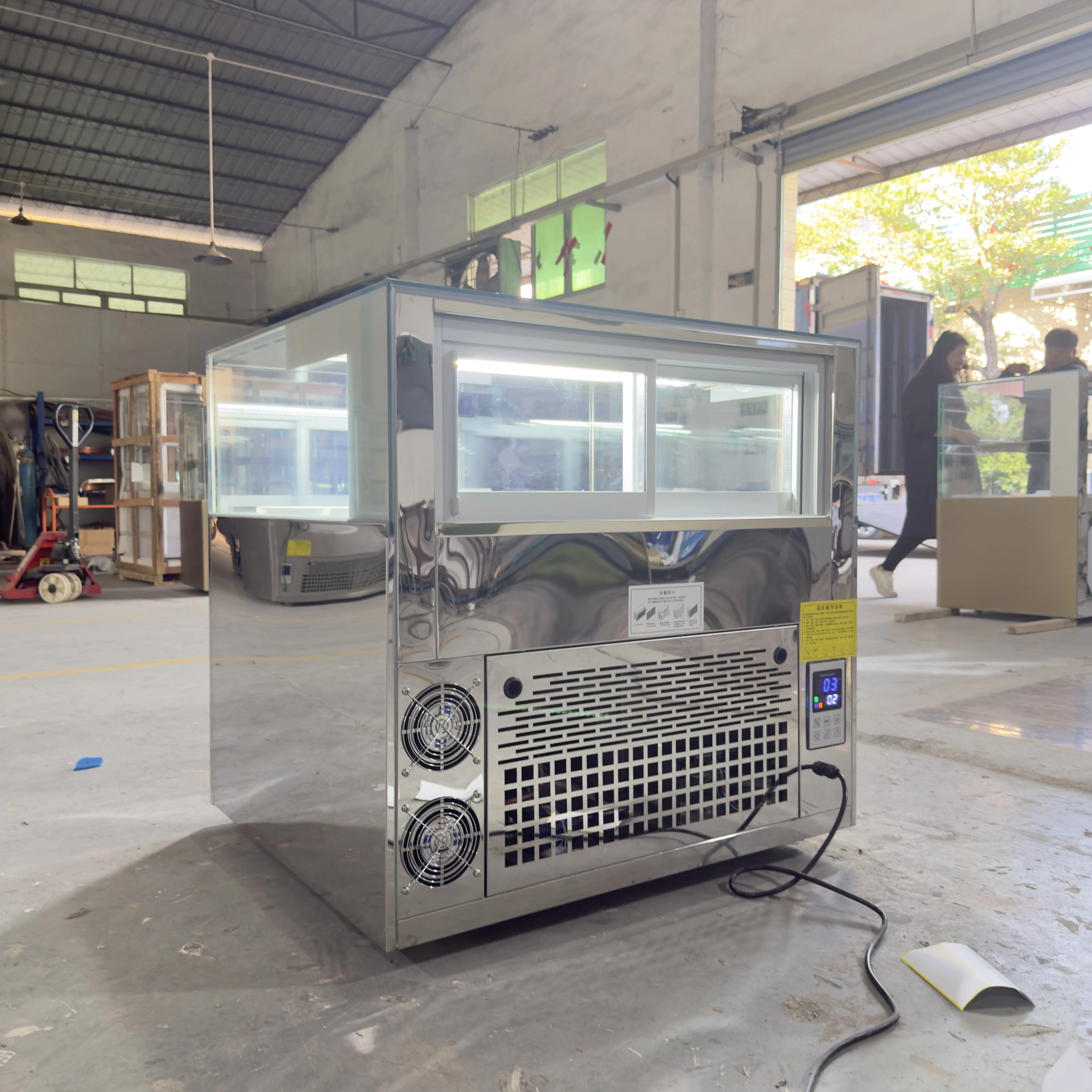 Custom Cake Showcase Solution for Bakery Refrigerated Display Unit