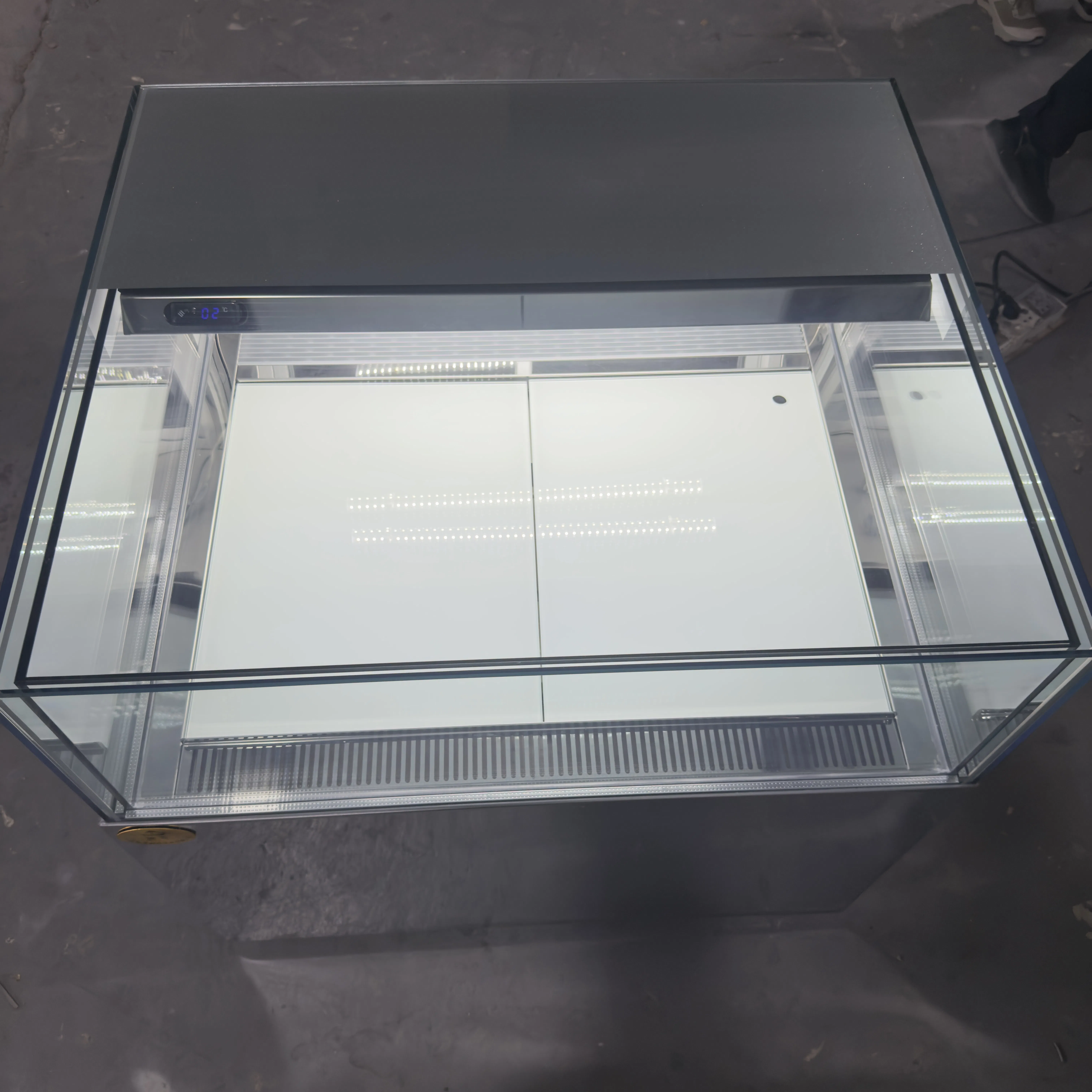 Custom Cake Showcase Solution for Bakery Refrigerated Display Unit