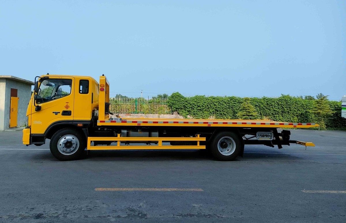Efficient Cargo Solutions with Aumark S1 Flatbed for Flexibility