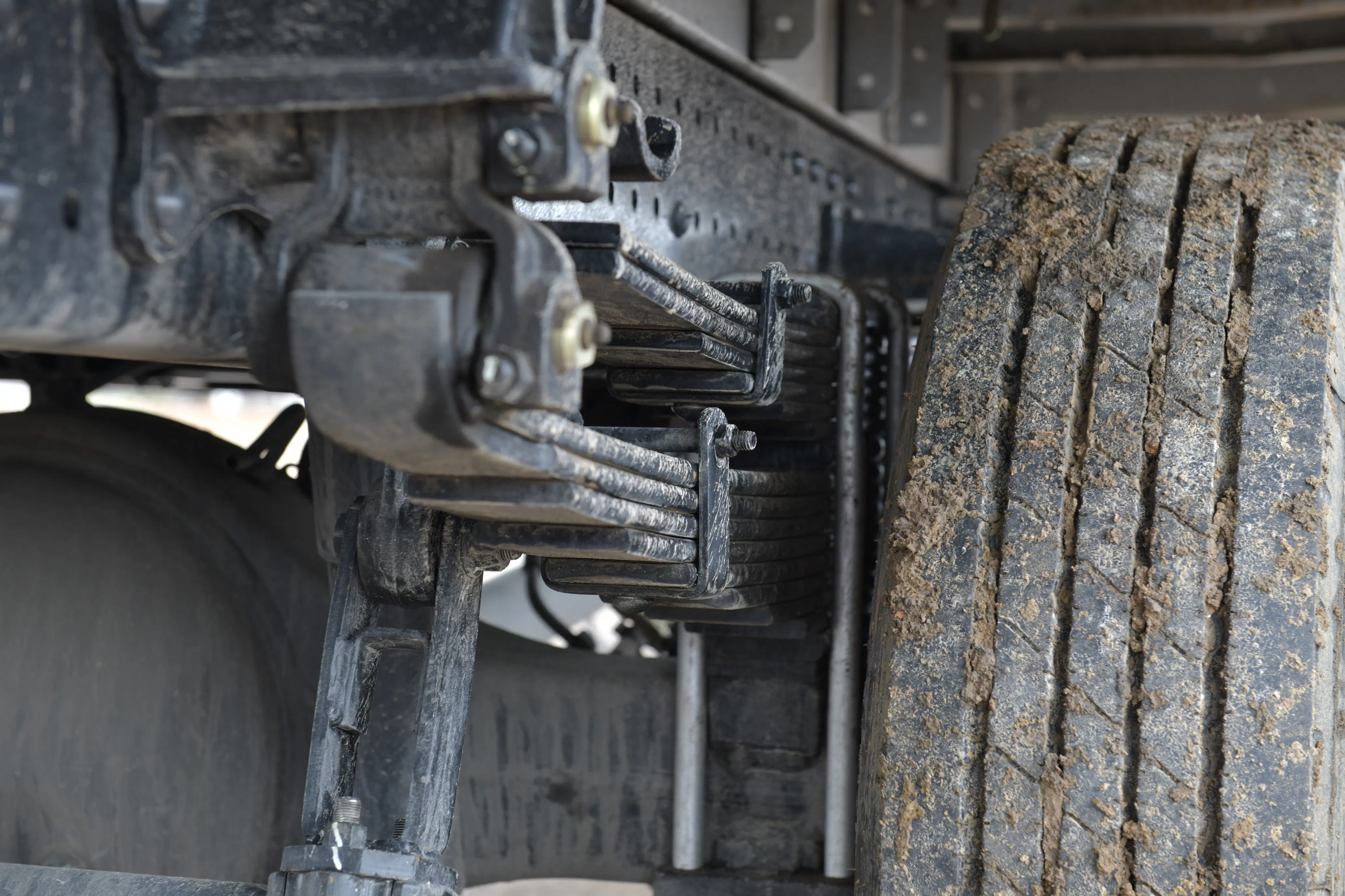 Versatile Urban Cargo Trucks: Reliable Aumark Solutions for Delivery