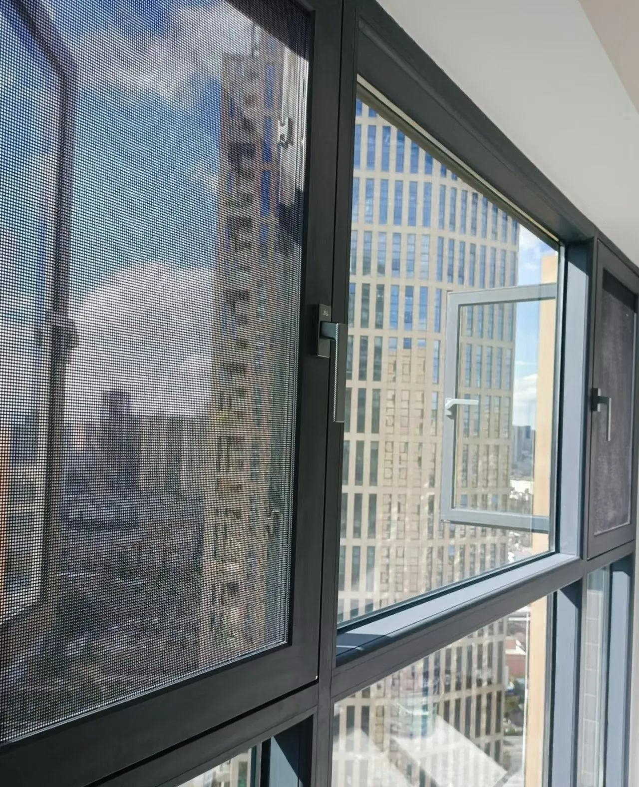 High Quality Customized American Vinyl Glass Pane Single/Double Hung UPVC Frame Sash Windows with Screen