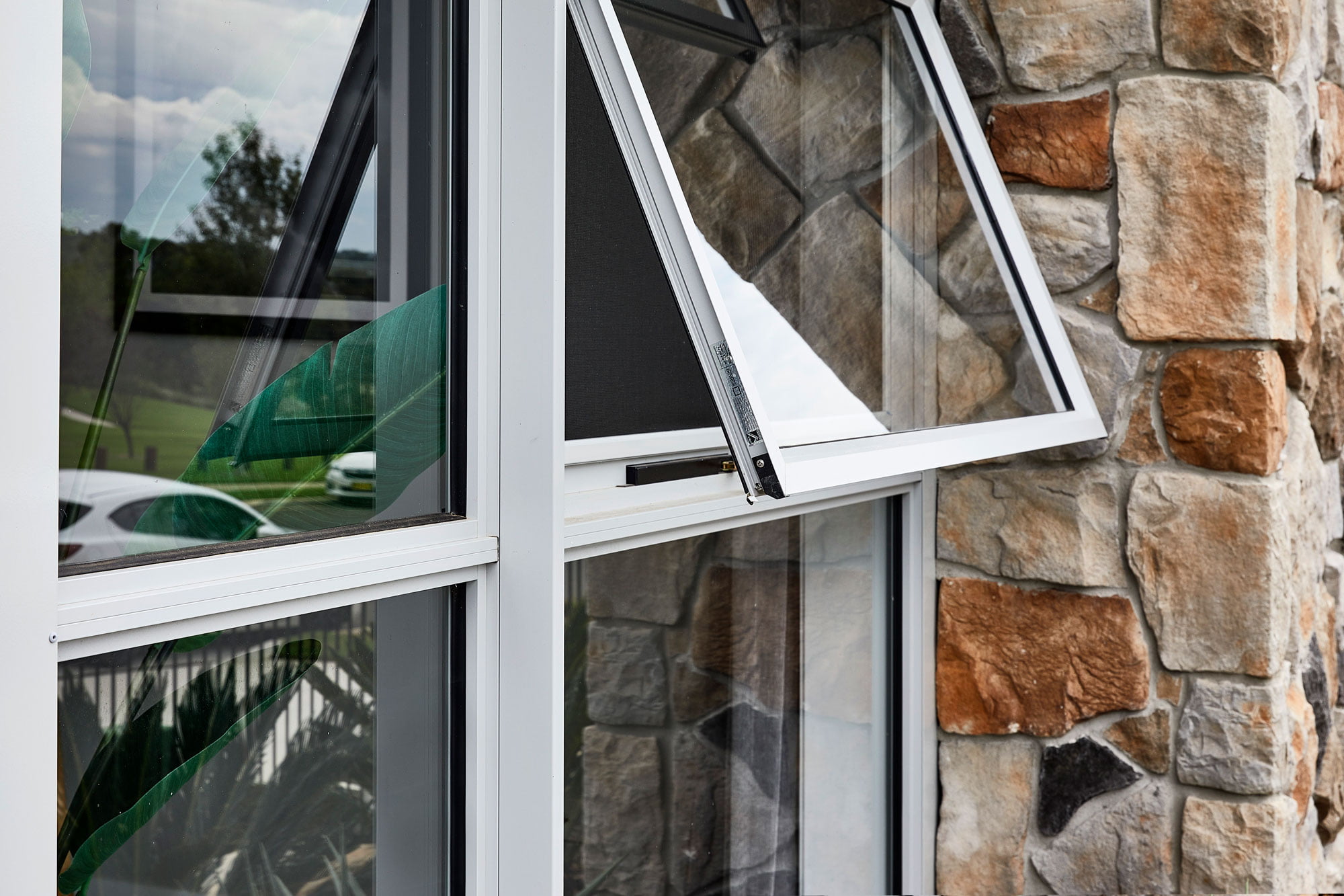 Premium Aluminium Awning Window for Soundproof Compact Living