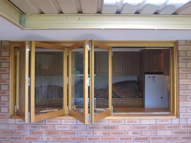 Good Quality Conch Profile White Modern Style UPVC Bi-Folding Window