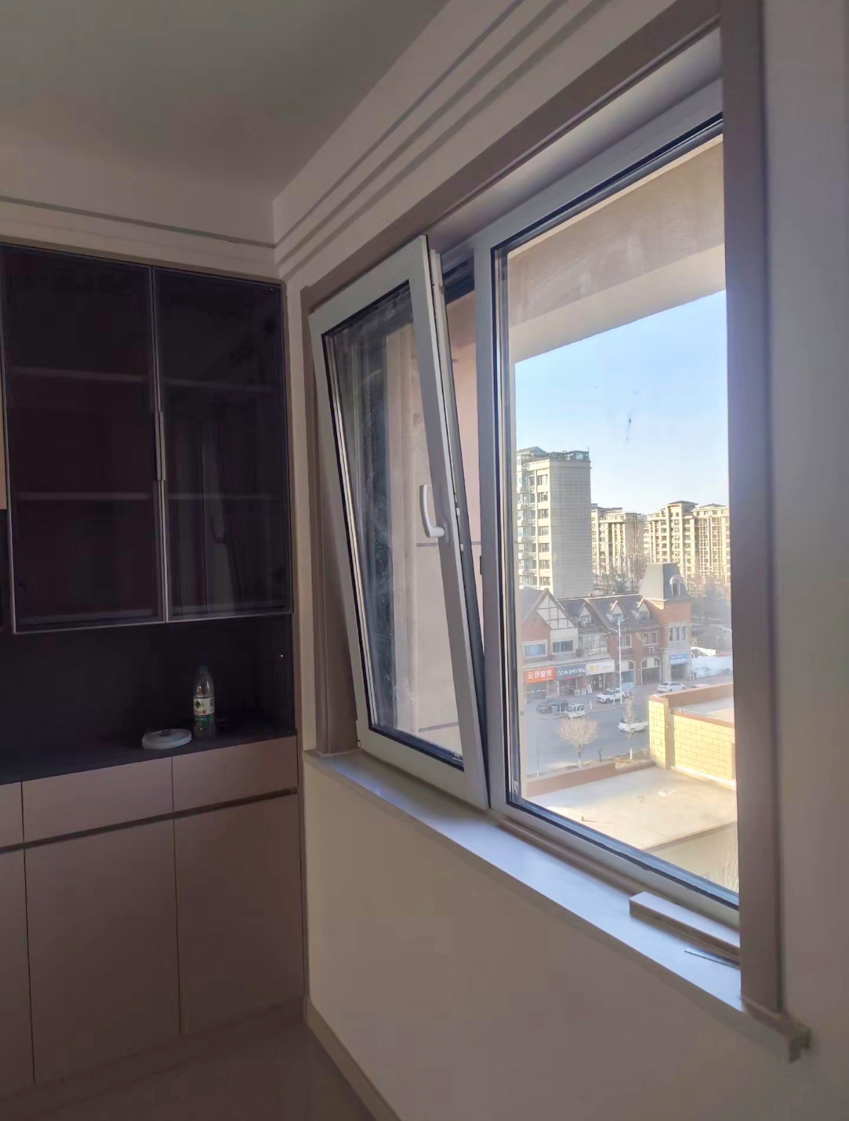 Customized upvc Window Sound Insulation Windproof Features Inward Tilting Design for Safety Protection