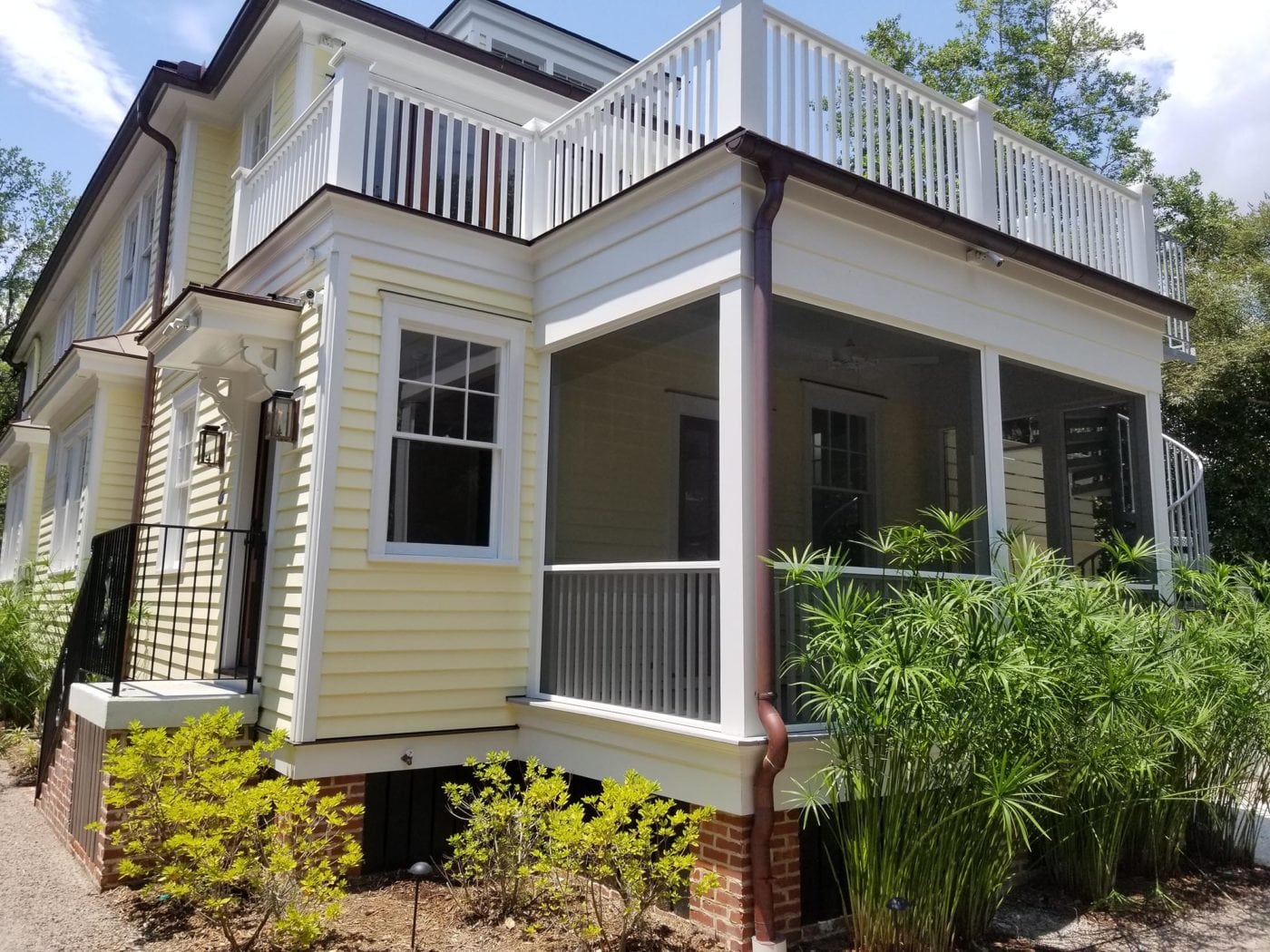 Modern Single Hung UPVC Double Pane Windproof Windows with Fiberglass Screen Netting Sliding Vertical Opening for Apartments
