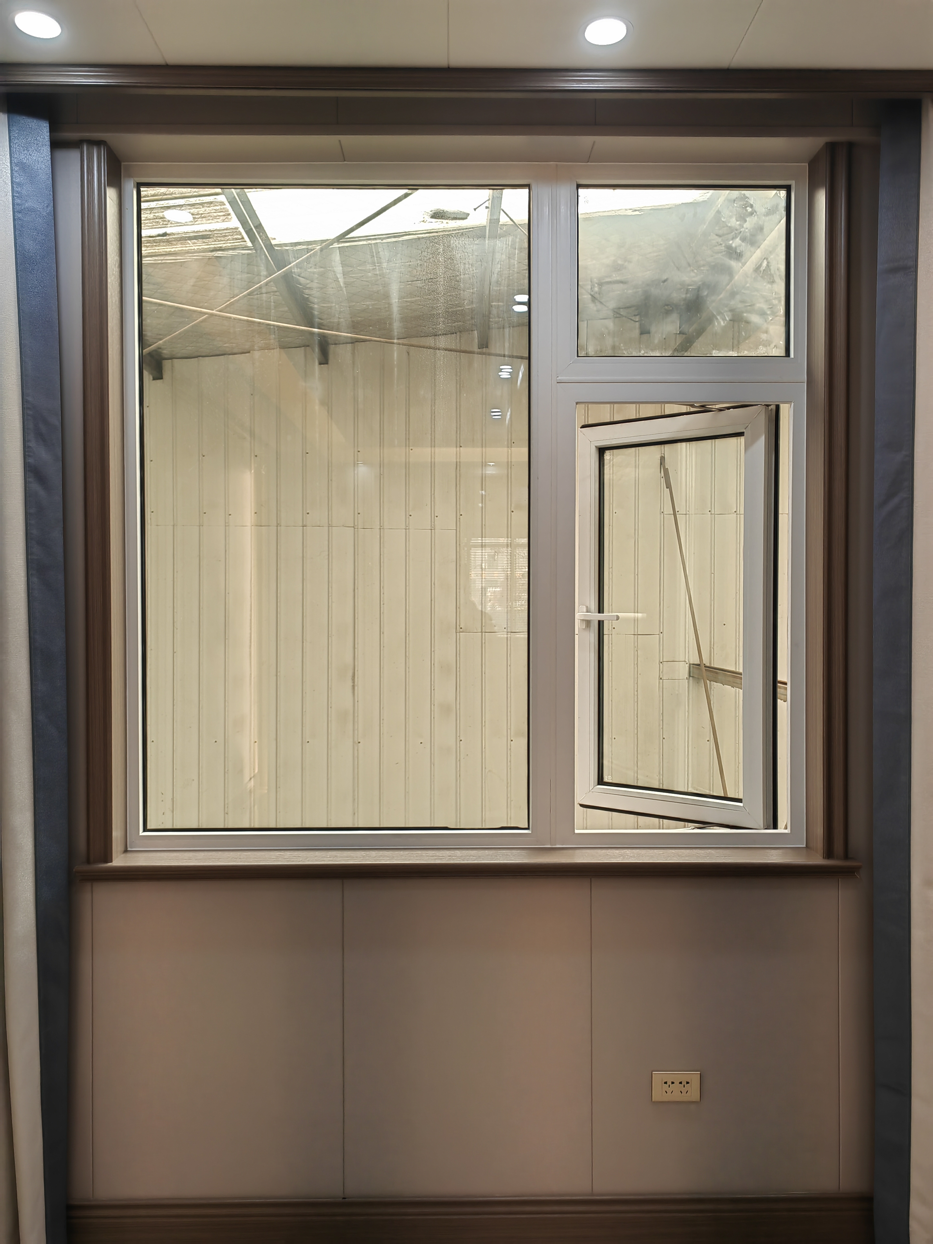 UPVC Fixed Horizontal Bay Window with Magnetic Screen and Soundproof Tropical Design 3-Year Warranty for Living Room
