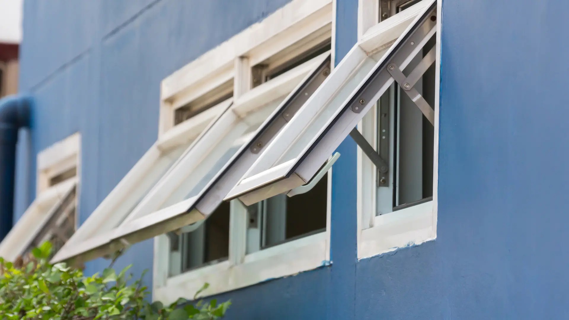 Premium Aluminium Awning Window for Soundproof Compact Living