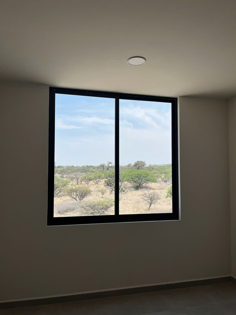Contemporary Horizontal Aluminum Alloy PVC Rolling Tempered Glass Window Multi-Chamber Superior Thermal Insulation Noise