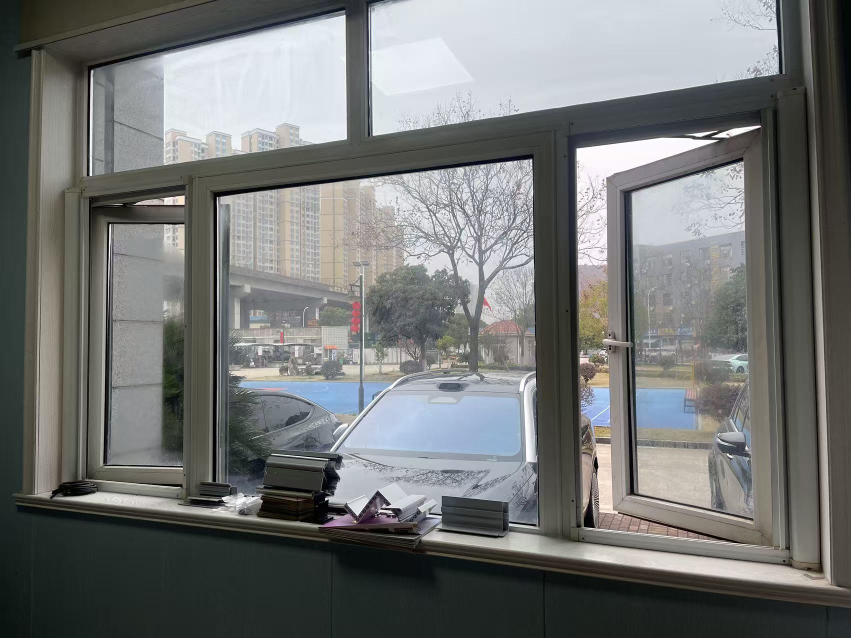UPVC Fixed Horizontal Bay Window with Magnetic Screen and Soundproof Tropical Design 3-Year Warranty for Living Room