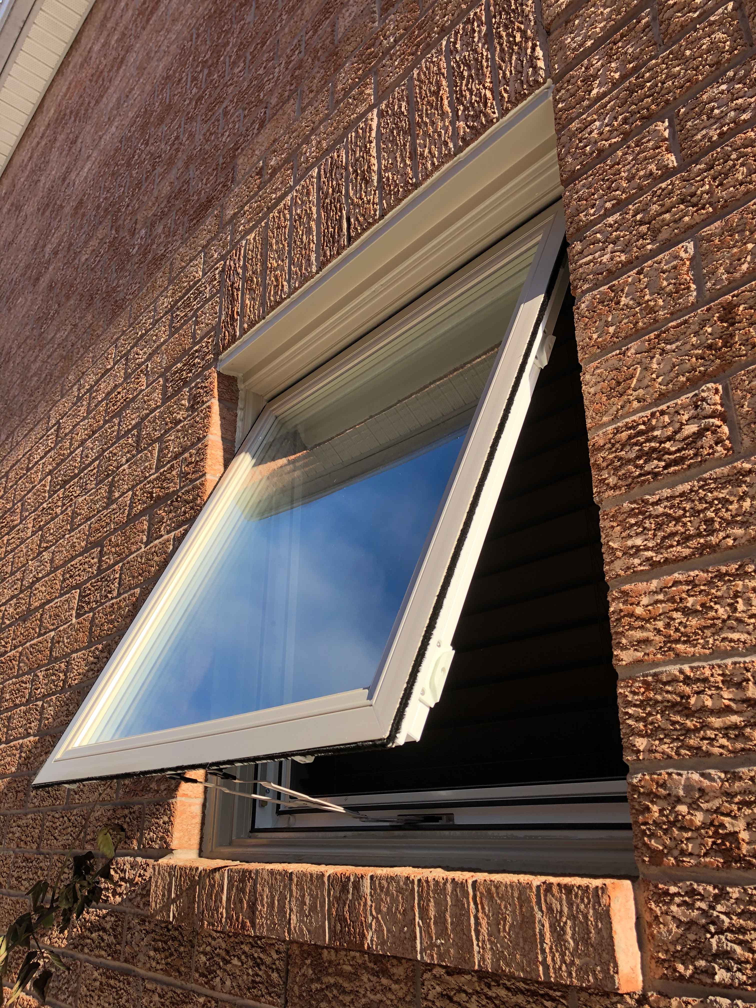 Premium Aluminium Awning Window for Soundproof Compact Living