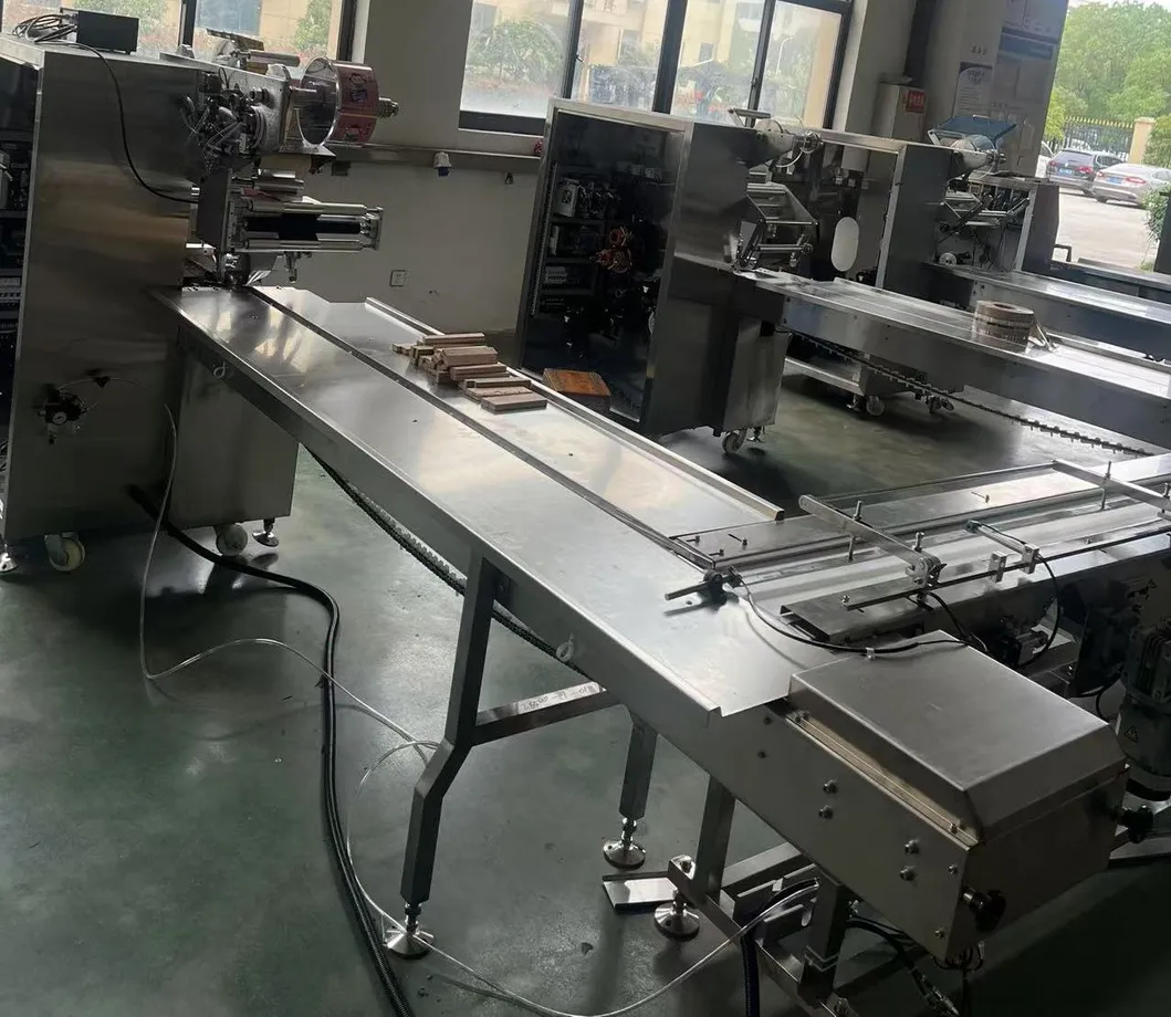 Máquina de Embalagem Flow Pack para Tabletes de Chocolate em Barra Horizontal Automática