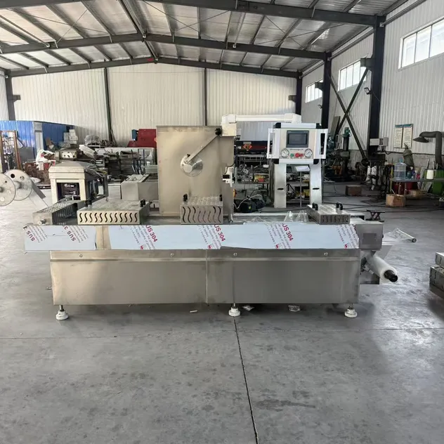 Máquina de Embalagem a Vácuo para Salmão com Filme Termoformável Flexível Automático