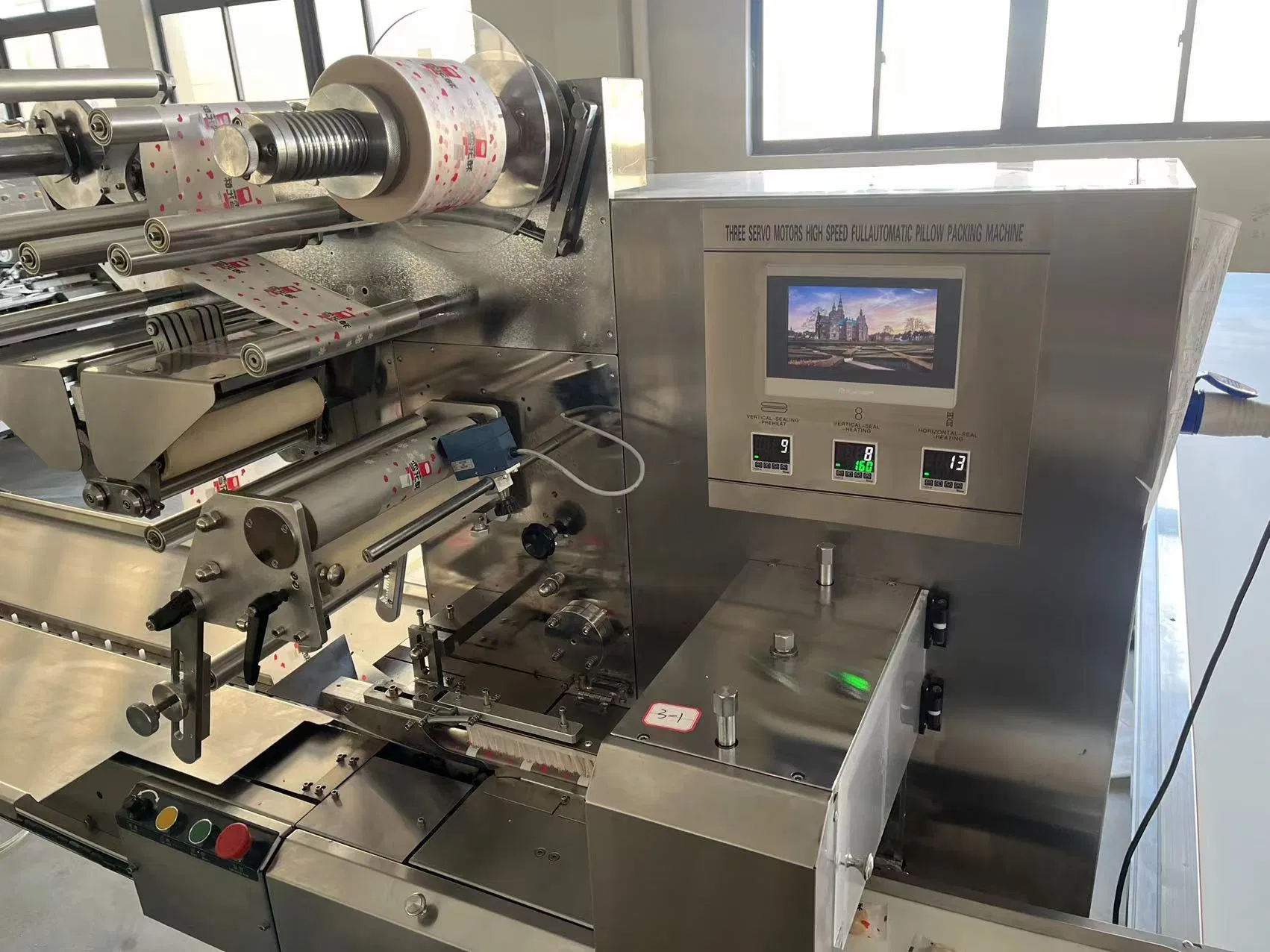 Máquina de Embalagem Flow Pack para Tabletes de Chocolate em Barra Horizontal Automática