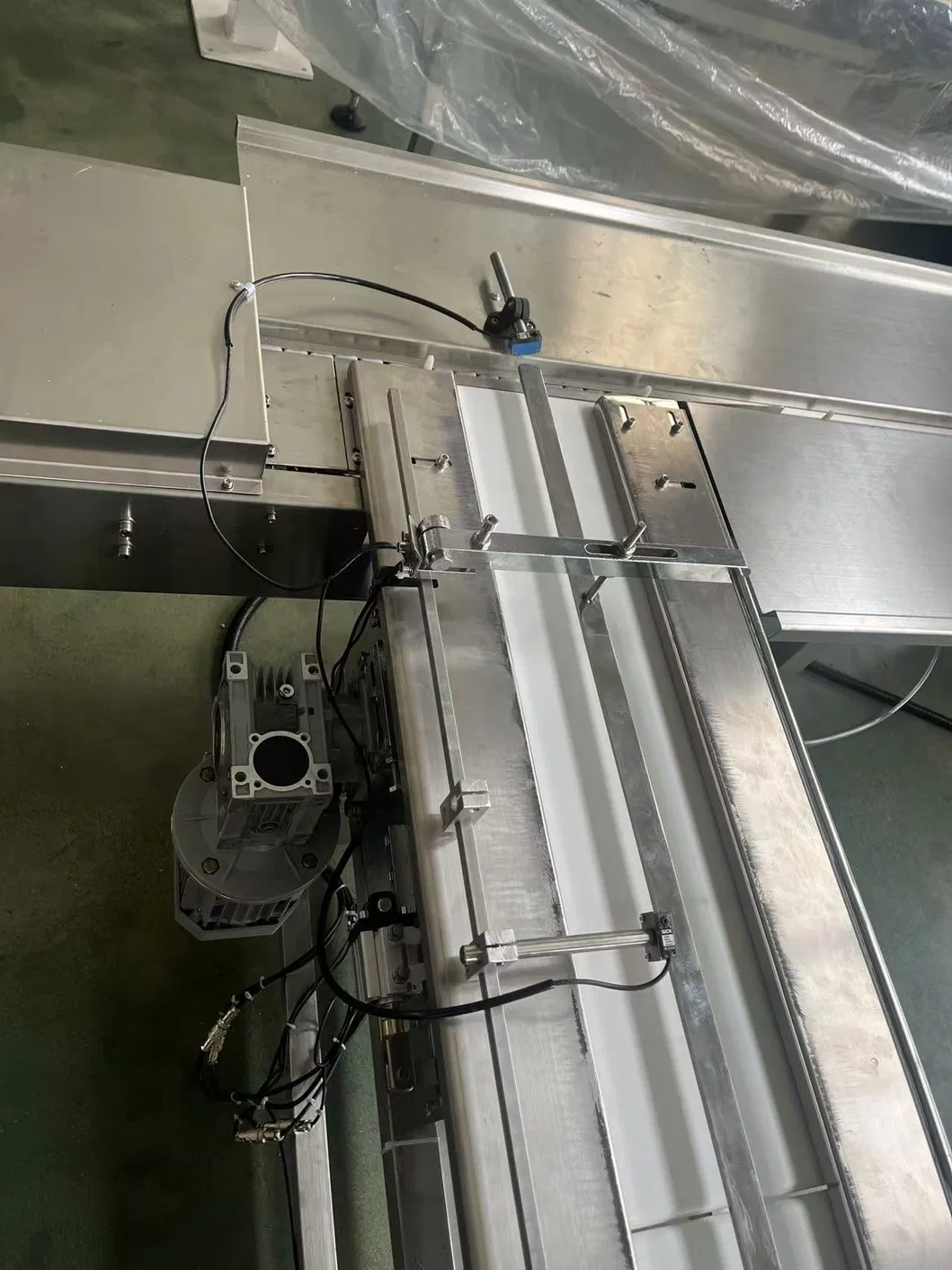 Máquina de Embalagem Flow Pack para Tabletes de Chocolate em Barra Horizontal Automática
