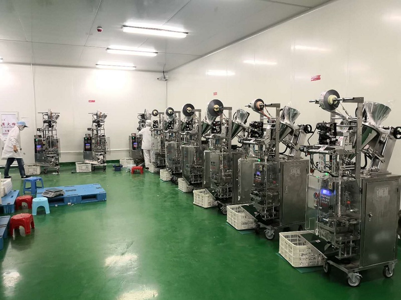 Máquina de embalagem de especiarias em sachê pequeno a bom preço para farinha de trigo, pimenta, café e chá em pó