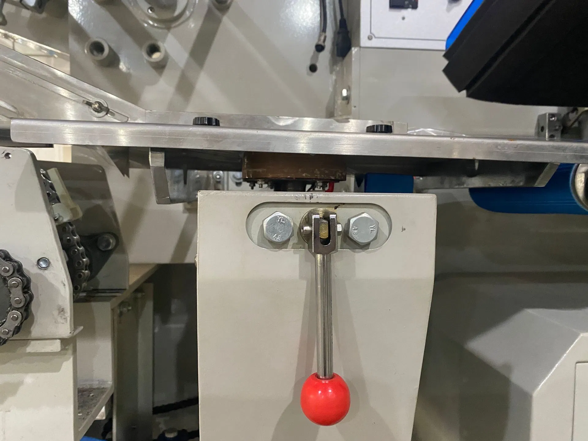 Máquina de Embalagem Automática Horizontal Tipo Pillow Pack para Embalagem de Pizza Congelada em Bandeja de Papel Plástico com Controle PLC