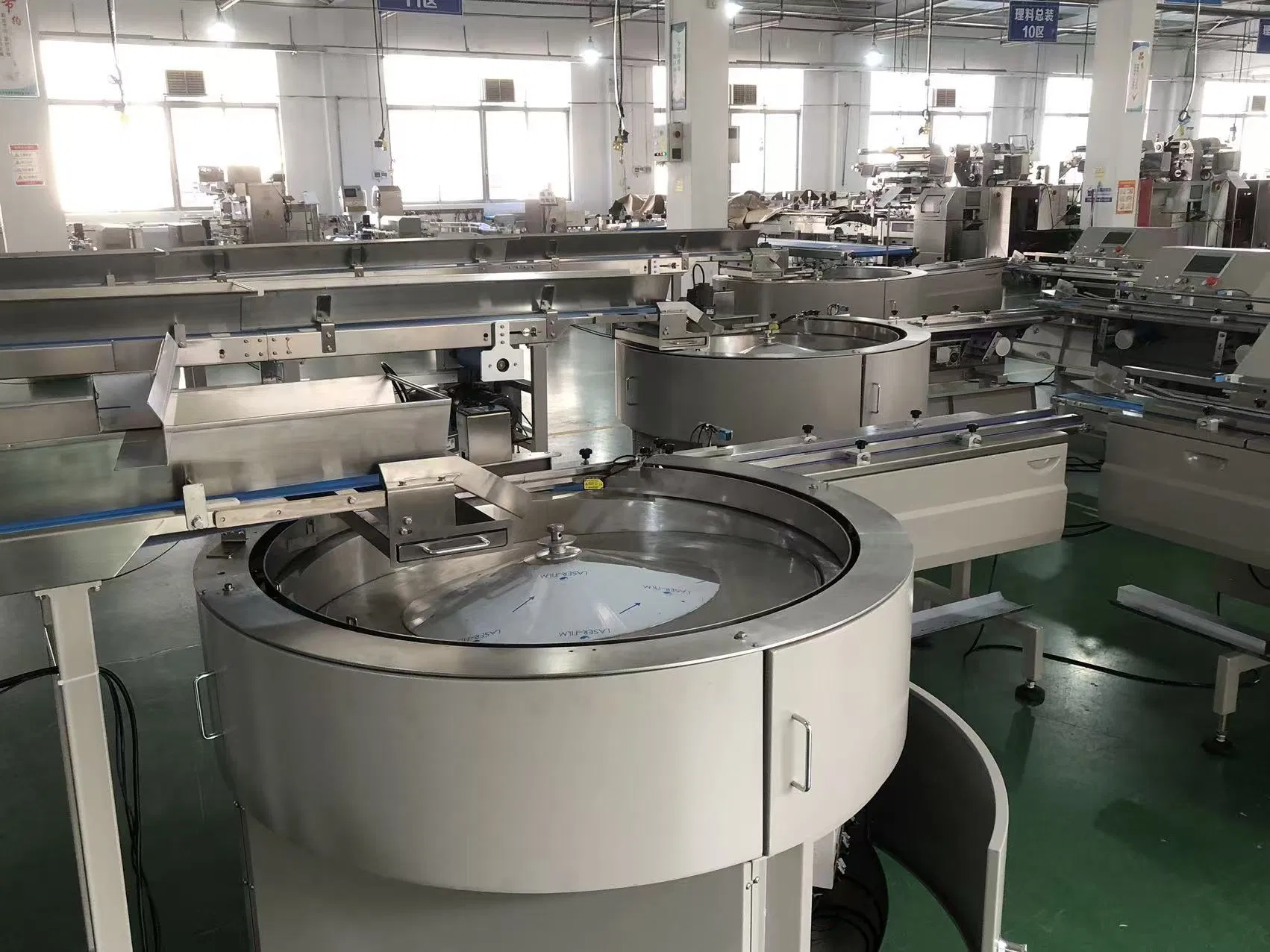 Linha de Embalagem Automática de Barras de Proteína, Barras de Arroz, Rolos de Ovo com Alimentador Rotativo