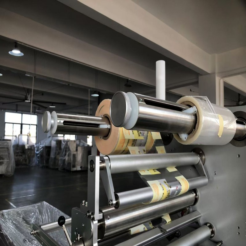 Máquina de Embalagem em Fluxo para Alimentos Congelados com Embalagem de Bandeja para Hambúrgueres, Bolinhos, Frutas e Legumes Frescos Congelados